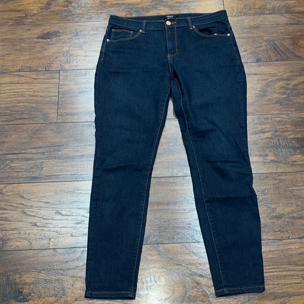 Forever 21 skinny jeans dark wash size 30 EUC!